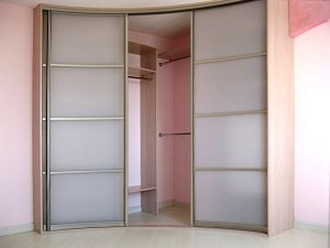 Светлый шкаф купе для прихожей
