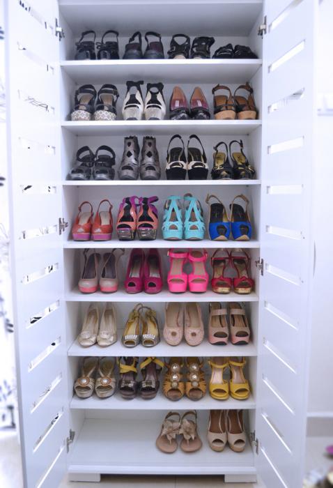 Вместительный шкаф для обуви