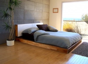 Кровать на подиуме для спальни