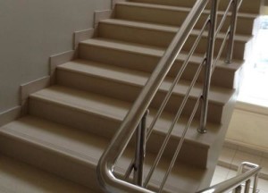 Монолитный вид ступеней для обустройства лестницы в доме