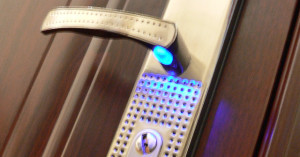 Светодиодная подсветка для ручки входной двери