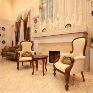 Белая мебель в прихожей в стиле барокко