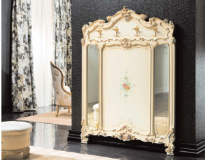 Изящный белый шкаф в стиле барокко с зеркалами для прихожей