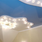 Натяжной потолок с качественным освещением