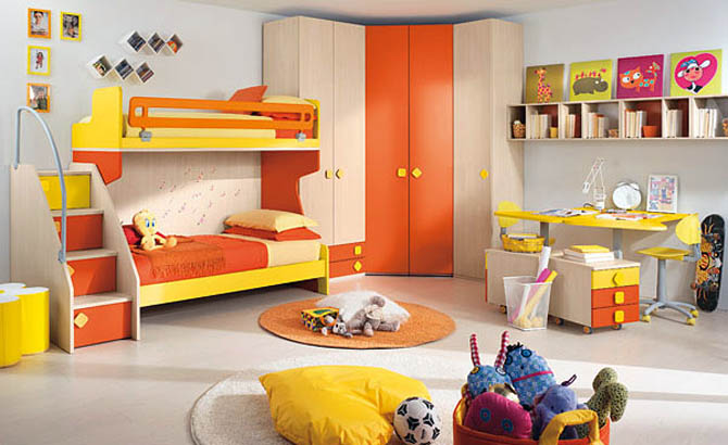 Яркий оранжевый цвет в интерьере спальни для ребенка