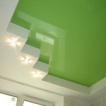 Зеленый натяжной потолок с глянцевой поверностью