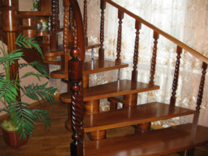 Долговечная деревянная лестница