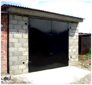 Построенный гараж из шлакоблока