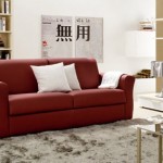 Яркий красный диван для дома