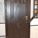 Дизайн входной двери из стали