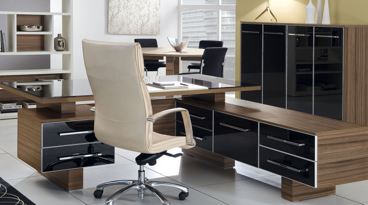 Как правильно расставить мебель в офисе?