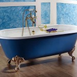 Стильная синяя ванна