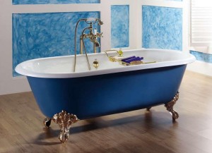 Стильная синяя ванна